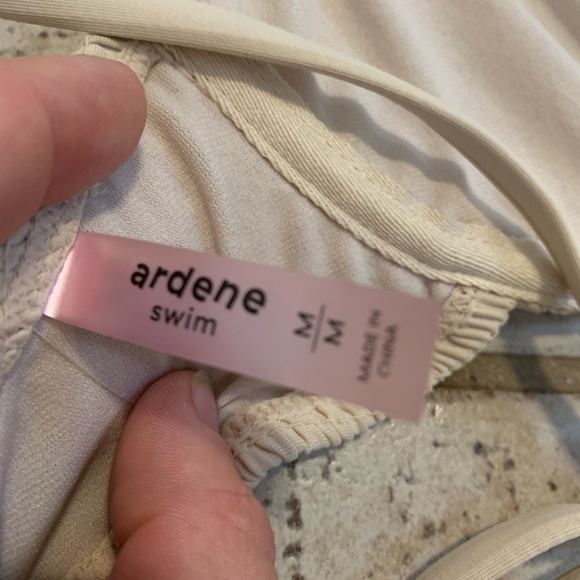 💛 Ardene Smocked Underwire Bikini Swimsuit Set - Size Medium - Picture 4 of 7